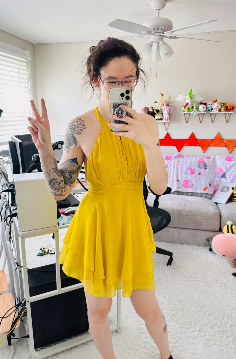 summer weather = SUMMER DRESS YAYY I love this color too :D time for a great vibes stream ^_^ ✨ twitch.tv/bloody ✨