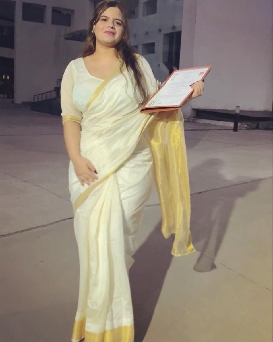 Thatmoonlady01's tweet photo. My PHD convocation ❤
Dr. Shiwani Mamgain ✨❤😍 https://t.co/xNvDBJE8kQ