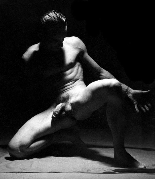 jwhimages's tweet photo. Art of the Day: "Nude Self-portrait, 1968". Buy at: https://t.co/AkmjL35oDE https://t.co/0eqDPjxgez