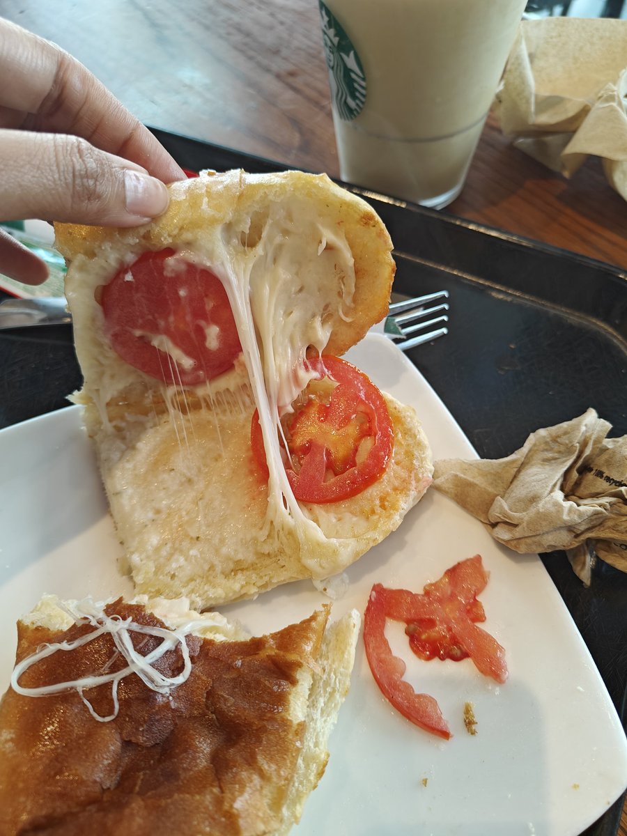 ct_misha's tweet photo. @Starbucks has launched a miracle panini in India. It reads as pesto Panini with mozerala and tomato. When I got mine it came like this. I opened to find where the Pesto had vanished, the person who assembled this told me the pesto we use is white in colour. @StarbucksIndia https://t.co/NmE8aJzKSD
