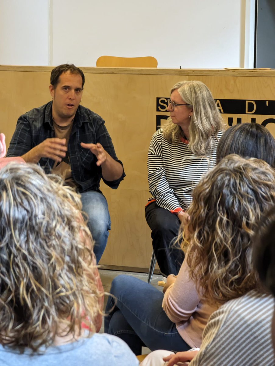 Avui hem fet la jornada "Obrim el centre a la comunitat des dels itineraris educatius personalitzats"

Hem presentat els resultats del projecte pilot per integrar a l'acció tutorial el que passa fora l'escola. 

Treballem per tenir una informació individualitzada de cada alumne🙌