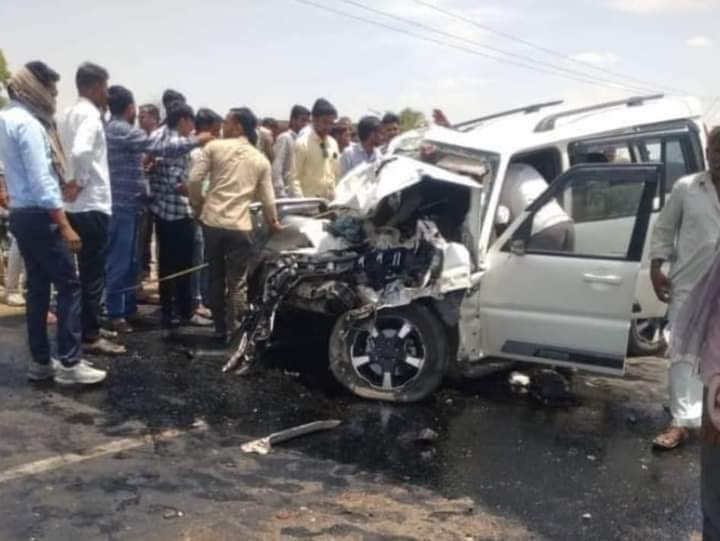 बेहद दुखद भरी खबर 
रजलानी निवासी खेराजराम s/o मोहनराम जी देवासी के परिवार वाले आज हरनावा रानाबाई जी मंदिर में दर्शन करने जा रहे थे
बिच राश्ते हरनावा और हरसौर के बिच स्कार्पियो गाड़ी व डंपर की जबरदस्त भिडंत हो जाने से दो छोटे बच्चे व महिला समेत 4 जनों की मौके पर ही मौत हो गई 😂😭