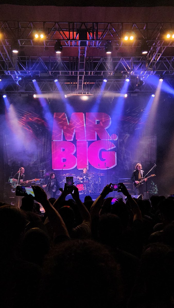 Mr. Big live in Mexico City, what an amazing band❤️‍🔥 @mrbigmusic #MrBig #BillySheehan #PaulGilbert #EricMartin