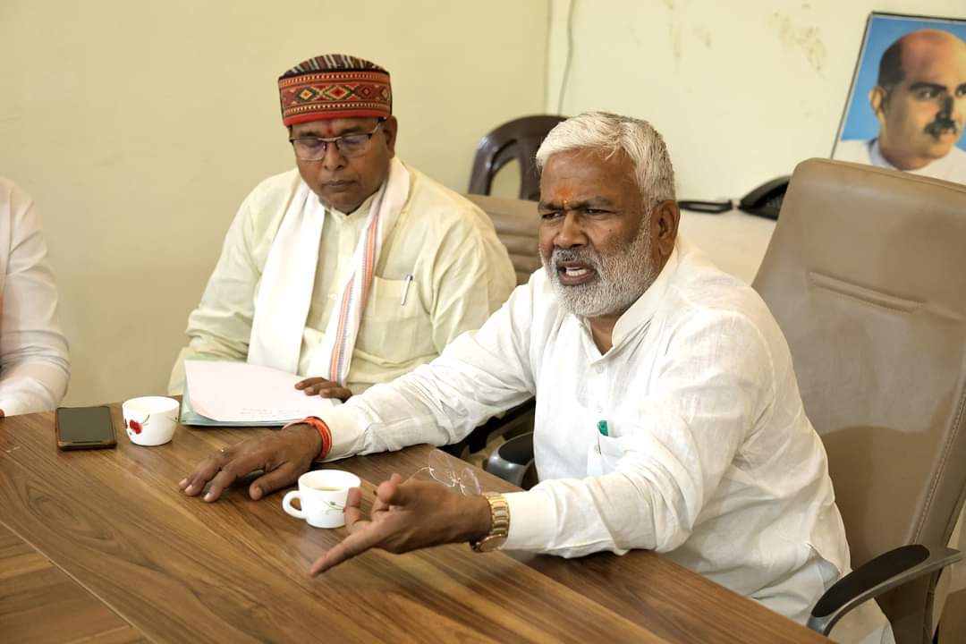 swatantrabjp's tweet photo. जनपद महोबा में भाजपा कार्यालय पर चुनाव संचालन समिति की बैठक ली। https://t.co/7q5Fpk32ft