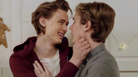 evakbot's tweet image. 