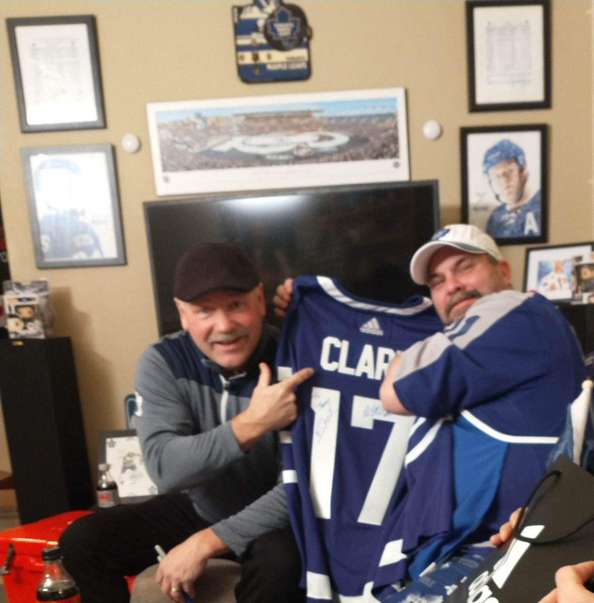 luttrell20's tweet photo. @ShopRSApparel @MapleLeafs @ScotiabankArena My real sports gear when Wendel Clark came to my place when I won the contest last season through Coke and Mlse #RSAFam #LeafsForever https://t.co/QUSDOeLjQ8