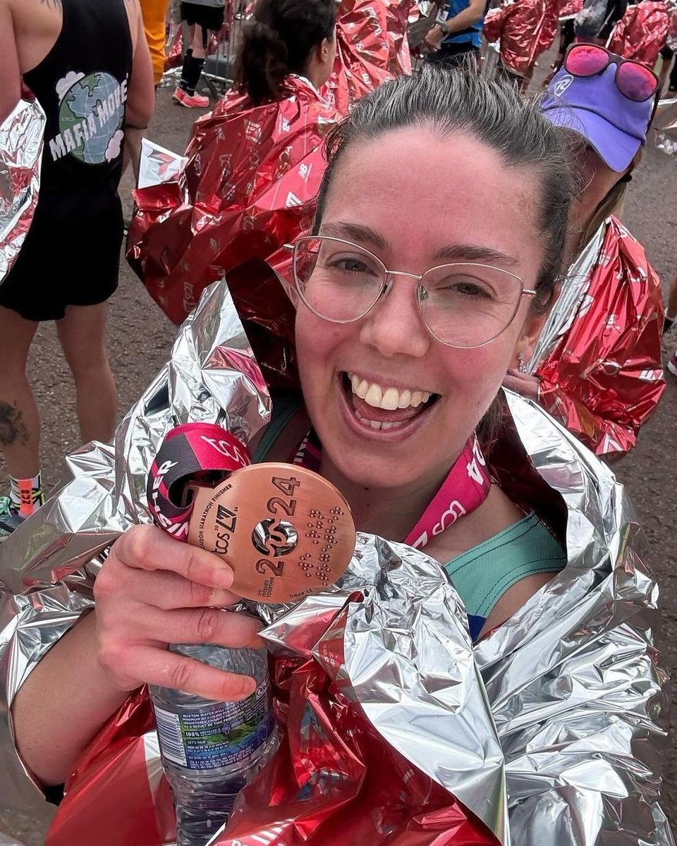 HelpMusicians's tweet photo. Thank you to @am_blythe for running the #LondonMarathon for Help Musicians, raising a total of £550🏃🙌 

If you're feeling inspired by Amy’s story, you can sign up to run the London Marathon with Help Musicians (ballot closes on Friday 26th April)🤩 

https://t.co/XFfhSFePFk https://t.co/tMl2nwtPMK