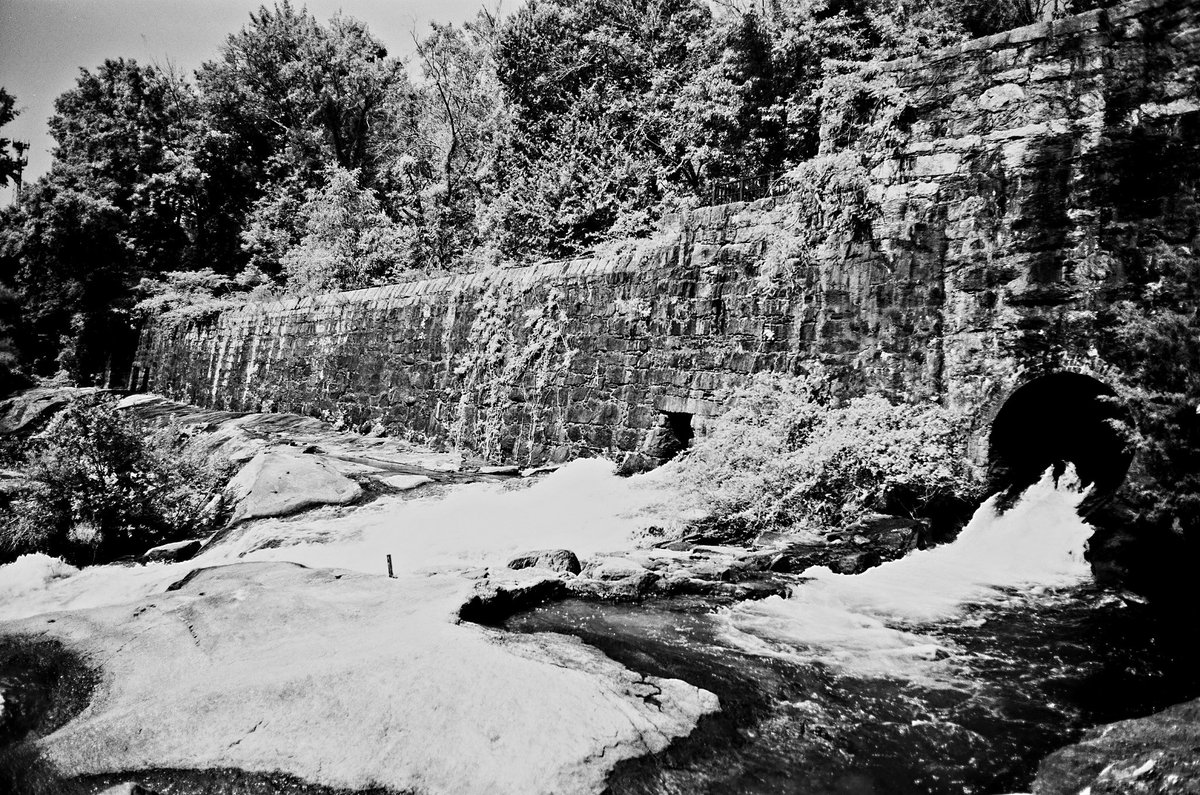 asikkea's tweet photo. Old Pelham Mill dam on Enoree River, Greenville, SC. Pentax ME w/ SMC Pentax-M 1:2.8 40mm, Acros 100 (probably). https://t.co/lSa7VhW1bQ