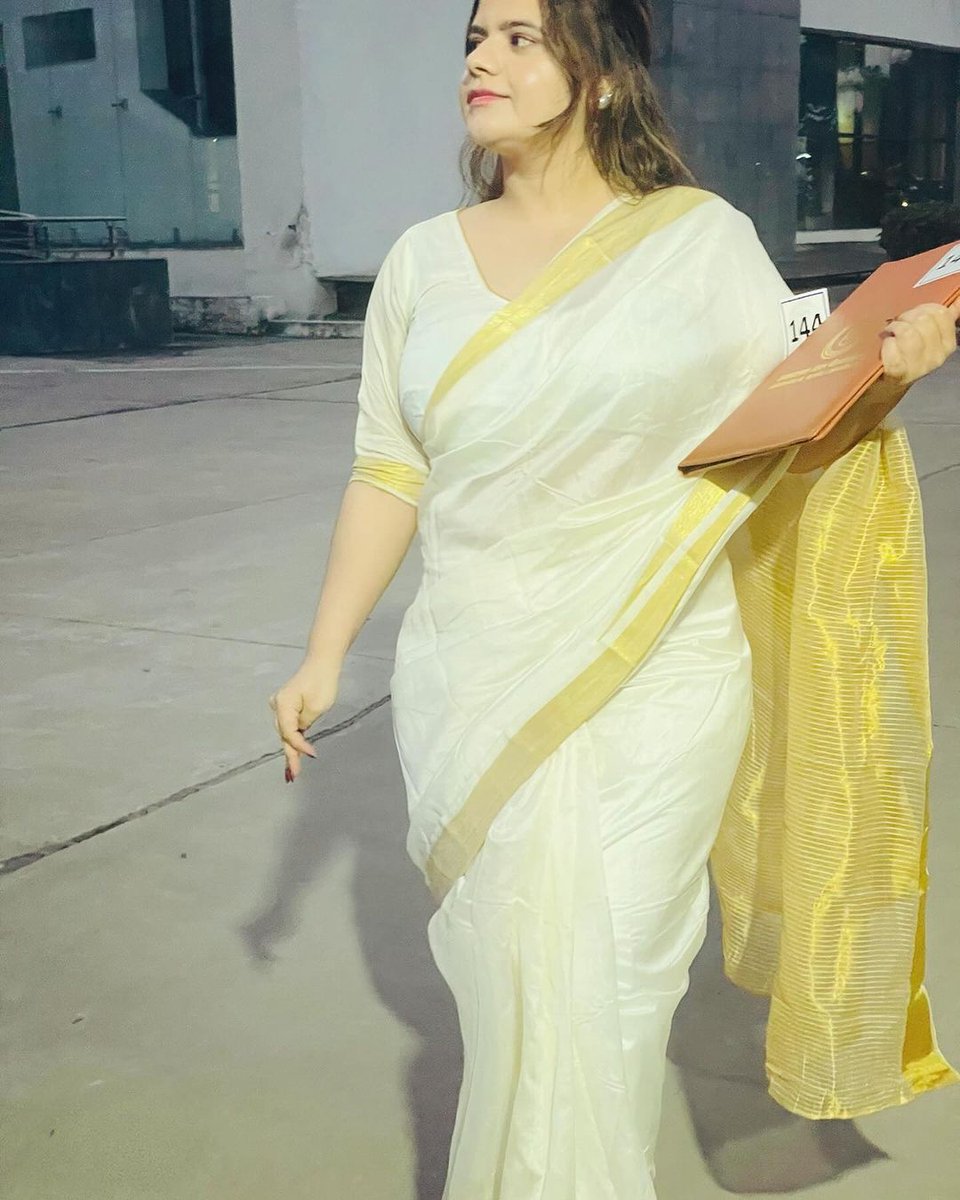 Thatmoonlady01's tweet photo. My PHD convocation ❤
Dr. Shiwani Mamgain ✨❤😍 https://t.co/xNvDBJE8kQ
