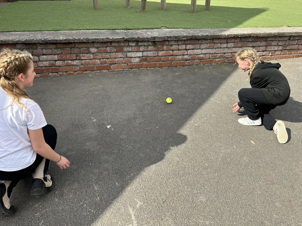 Holtonprimary's tweet photo. After school Fitness club practising ball skills! #HPSHealth 🎾 https://t.co/aXmCsexlj2