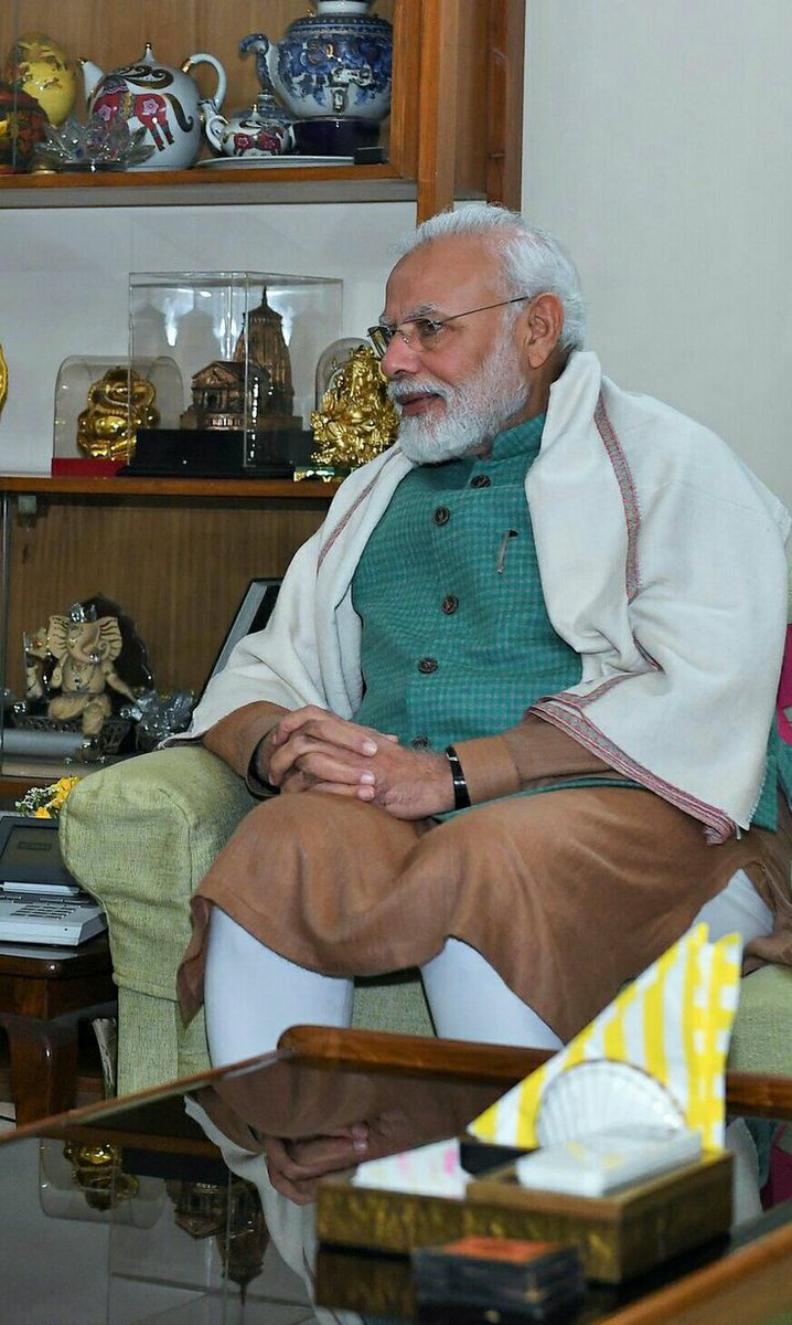 क्रांति कुमार : सर क्या आप आरक्षण की 50% लिमिट को बढ़ाएंगे और पूरे देश में सभी जातियों की जाति जनगणना कराएंगे ?

पीएम नरेंद्र मोदी : मैं जाति पाती नही मानता.

क्रांति कुमार : सर आप दस सालों से कहते आ रहे हैं आप OBC हैं. मणिशंकर अय्यर के बयान के बाद आपने खुद छोटी जाति का बताकर वोट