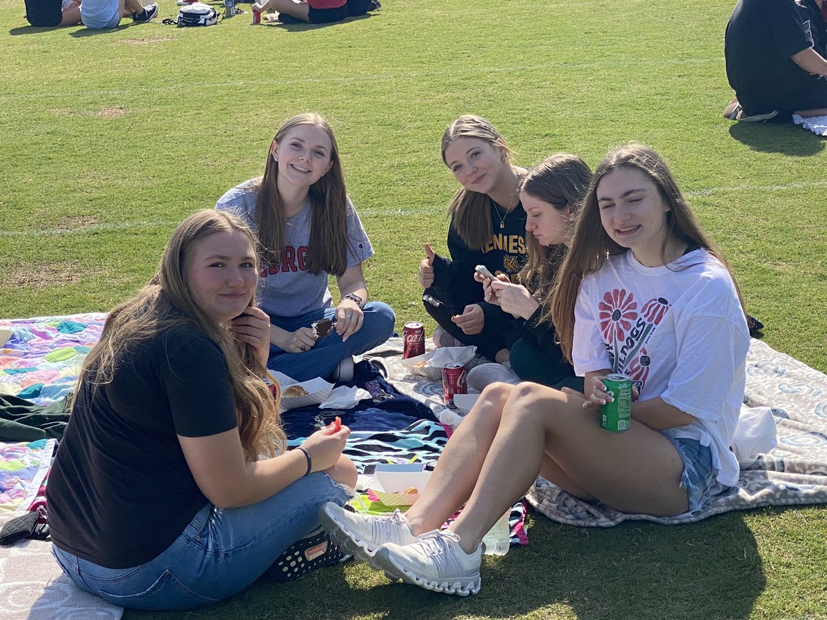 BobCarnaroli's tweet photo. Senior Cap/Gown pic up and the Senior Picnic were outstanding today. The Class of 2024 is leaving an incredible legacy with all the goodness and accomplishments. So proud to have been part of your success. @NFTheNation @FCSchoolsGA @DrJeffBearden @leeanne_rice @JMY_FCS https://t.co/6qviVBl5zo