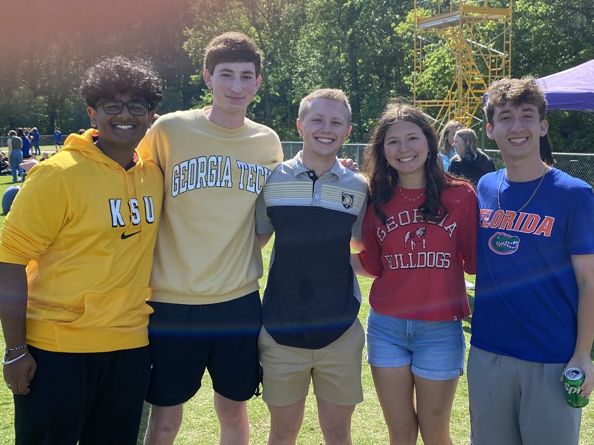 BobCarnaroli's tweet photo. Senior Cap/Gown pic up and the Senior Picnic were outstanding today. The Class of 2024 is leaving an incredible legacy with all the goodness and accomplishments. So proud to have been part of your success. @NFTheNation @FCSchoolsGA @DrJeffBearden @leeanne_rice @JMY_FCS https://t.co/6qviVBl5zo