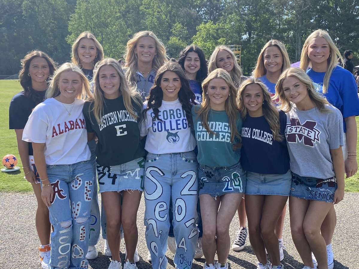 BobCarnaroli's tweet photo. Senior Cap/Gown pic up and the Senior Picnic were outstanding today. The Class of 2024 is leaving an incredible legacy with all the goodness and accomplishments. So proud to have been part of your success. @NFTheNation @FCSchoolsGA @DrJeffBearden @leeanne_rice @JMY_FCS https://t.co/6qviVBl5zo