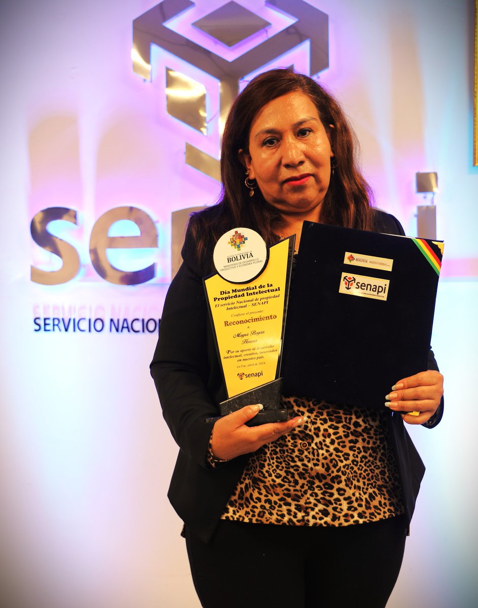 MDPRyABolivia's tweet image. El Gobierno nacional a través del Servicio Nacional de Propiedad Intelectual entregó reconocimiento y resoluciones administrativas de marca y patente a destacados inventores que registraron su creación en el #Senapi.