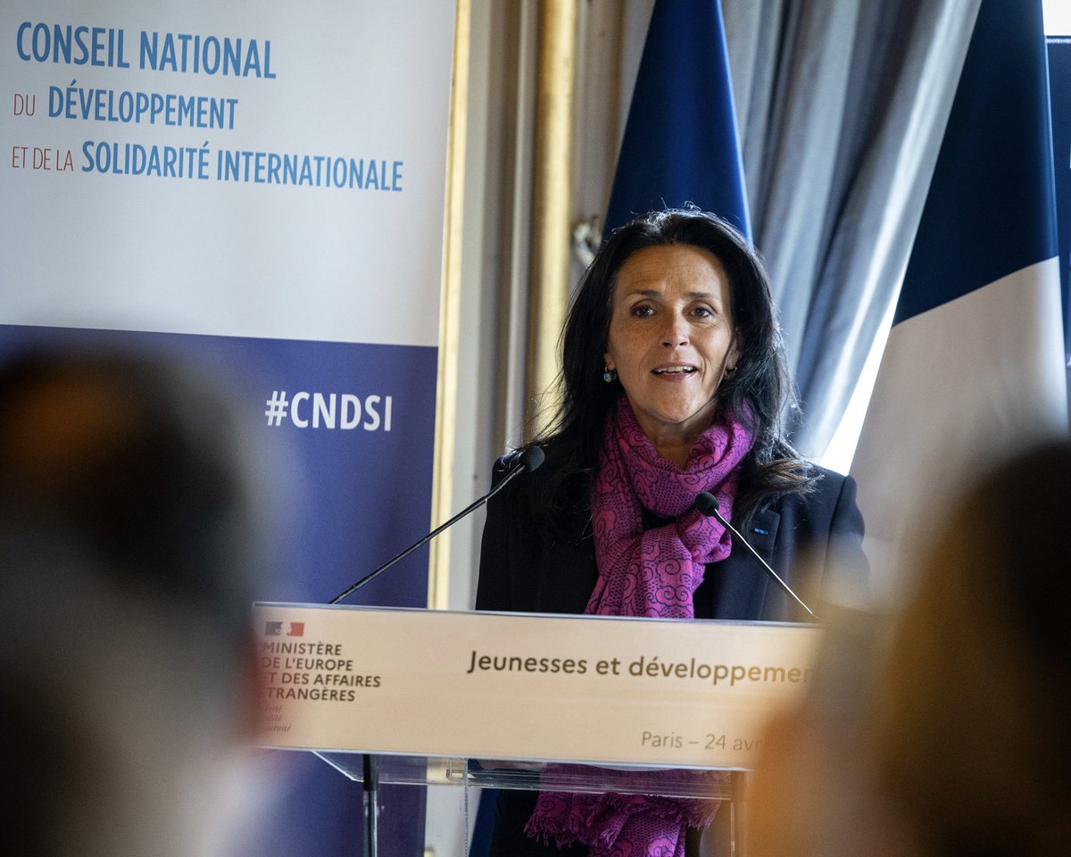 CZacharopoulou's tweet photo. #CNDSI | Les #jeunesses sont au cœur de l’action @francediplo !
Je crois au #dialogue entre les générations. À l’#engagement du local au global.
➡️ Heureuse d'annoncer que nous formerons et inclurons 10 jeunes par an dans nos délégations internationales. https://t.co/VL38Z9eD1x