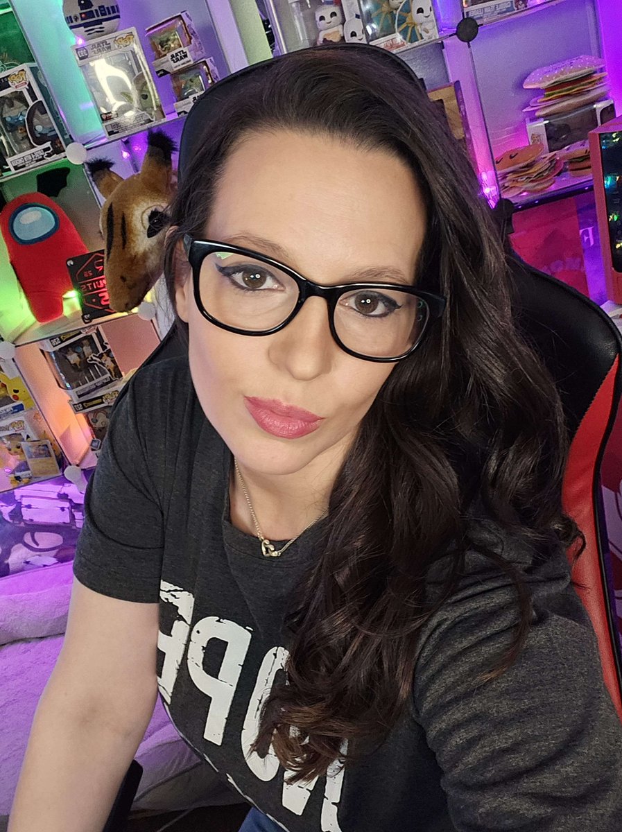 🔥 Going live now grinding through Apex Legends, aiming for Level 50 Battle Pass and that sweet new Lifeline Breakout Skin! 🎮 Let's dominate Legends! 💜 twitch.tv/karebearxp 💚 kick.com/karebearxp #ApexLegends #BattlePass #RankGrind