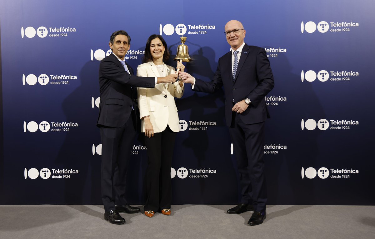 Last week, I had the privilege of ringing the traditional bell, marking Telefónica's centennial. This tribute honors our pioneering spirit and deep roots in Spain, thanks to our shareholders' support. We deeply value this legacy and the responsibility it entails. #Telefónica100