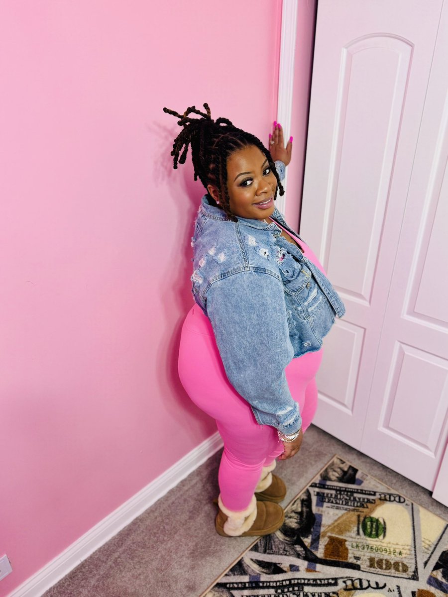 OfficialLamonae's tweet photo. MOOD: WHEN TOMORROW IS MY BIRTHDAY &amp; ITS “THROW IT” OFFICIAL VIDEO RELEASE DAY !!!! 💅🏾💰🤸🏾‍♀️ #BehindTheScenes #Photo https://t.co/0vJe4bi67I