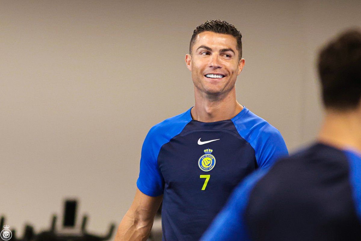 👑🐐 @Cristiano Ronaldo 👍😁 sonriendo en el entrenamiento de hoy 

#CR7𓃵 #CristianoRonaldo #Ronaldo #VIVARONALDO #Portugal #AlNassr #GOAT𓃵 #Bicho #CristianoRonaldo𓃵 #CR7𓃵بث #GOAT𓃵7 #Ronaldo𓃵 #CR7𓃵GOAT #cristiano39 #RoshnSaudiLeague