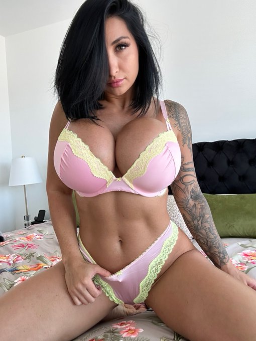 Good morning! ☀️ have you ever thought about tight space between my &hellip;😝🍼  Comment below 👇 and sub to my<a href="/tag/onlyfans"class="tags"><span>#onlyfans</span></a>