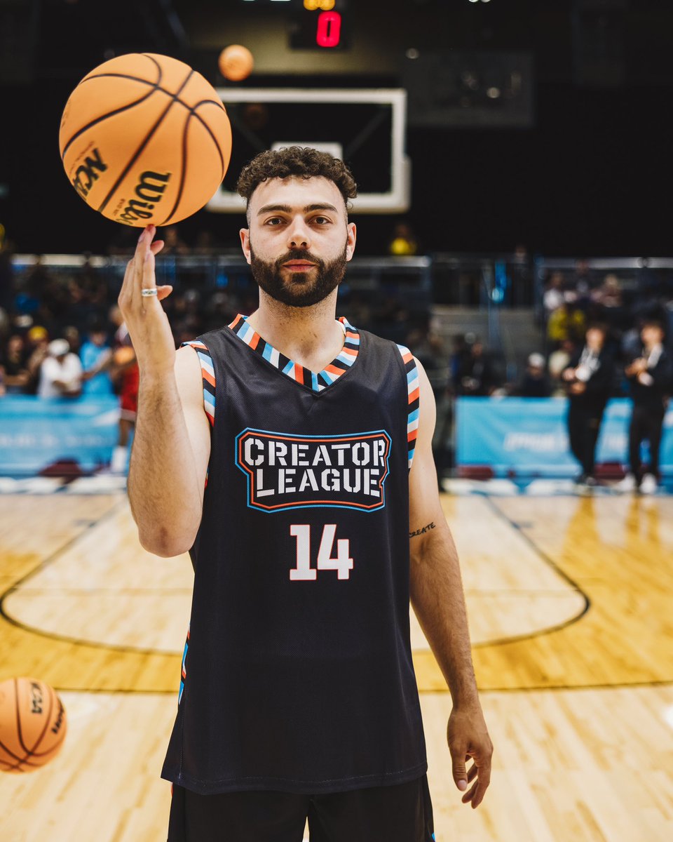 CreatorLeague_'s tweet photo. Look between the S and G on your keyboard 👇😉 https://t.co/k6KIK65YDE