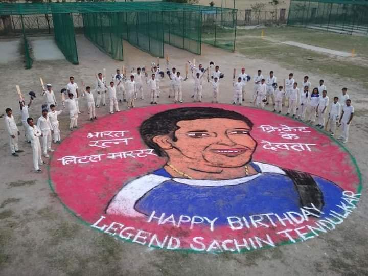 mukeshanshul's tweet photo. #भारतरत्न #मास्टरब्लास्टर @sachin_rt को जन्मदिन की हार्दिक शुभकामनाएं । #Sachin जी का एक रेखाचित्र मैनें व मेरी बेटी अंशुल शर्मा ने #Jhajjar #Haryana के खेल स्टेडियम से बनाकर दी बधाई । #SachinSachin #Sachinbirthday #SachinBirthdayCDP @narendramodi @NayabSainiBJP https://t.co/mqbpF5NFD1