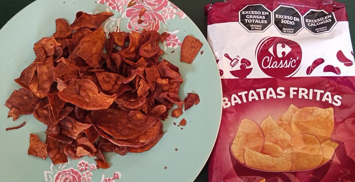 Hola <a href="/carrefourarg/">Carrefour Argentina</a> <a href="/CRFresponde/">Carrefour Responde</a> vengo a proponerles q en el envoltorio en lugar de fritas pongan CARBONIZADAS. De todo el paquete no pude rescatar ni una. INCOMIBLES. No había otra marca, por ende fue cuasi obligación llevar su marca. Nunca más. 
Ah, y de paso atiendan el 0800.