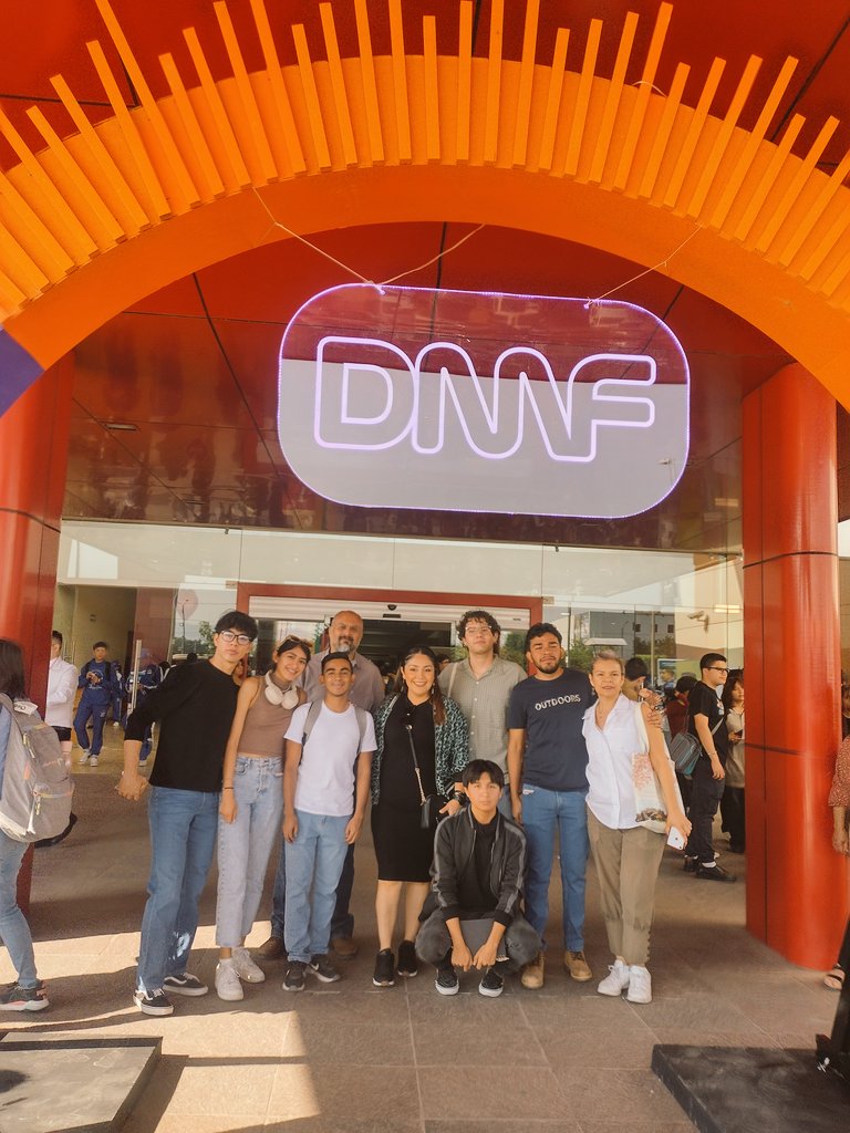 anahitinocot's tweet photo. @UTLmex presente en el dia de #mentefactura con lon los profesores y alumnos de #EVND https://t.co/QEu9XFvJFG