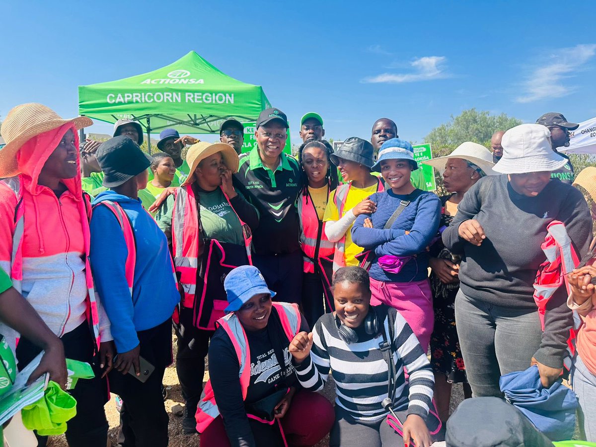 President @HermanMashaba received a warm welcome as he made a stop in Ward 10, Polokwane, with our by-election candidate - John Hlongwane. The naysayers are wrong: ActionSA is not an urban party. We are a serious contender in rural Limpopo, where voters are uniting behind our