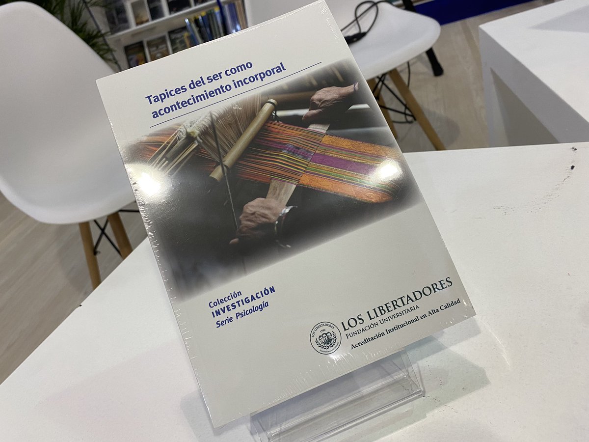 Iniciamos en la <a href="/FILBogota/">FeriadelLibroBogotá</a> el lanzamiento del Libro ‘Tapices del ser como acontecimiento incorporal’ de la autoría de Carol Fernández, docente investigadora de nuestra Facultad de Psicología.