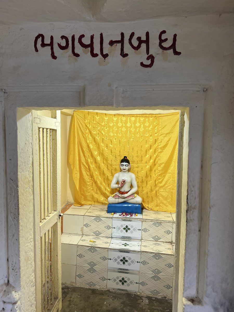 Mul Dwarka, Visavada

Said to be where Sri Krishna rested enroute to Dwarka. The mandir complex was built in the 13th century by Vinzat Bhagat and features a dhuno.

Not sure how rare it actually is but in my experience there aren’t often murtis of the Buddha in Hindu mandirs.