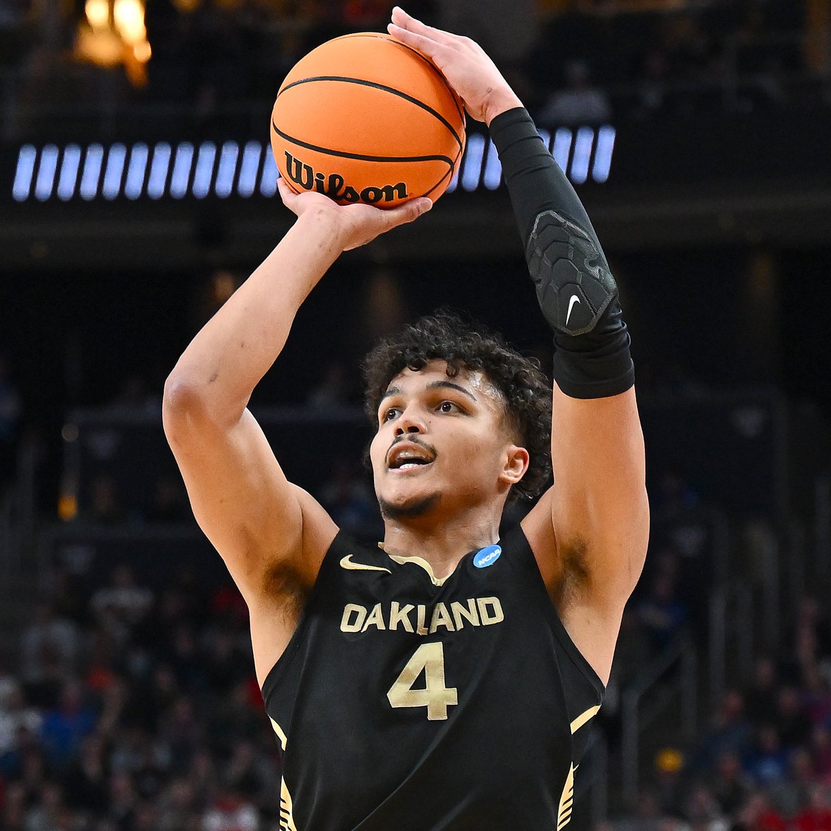 NEWS: Oakland transfer Trey Townsend, the Horizon League player of the year, has committed to Arizona, he told ESPN. Townsend was a breakout NCAA tournament star, helping No. 14 seed Oakland upset Kentucky, and scoring 30 points vs N.C. State. STORY: espn.com/mens-college-b…