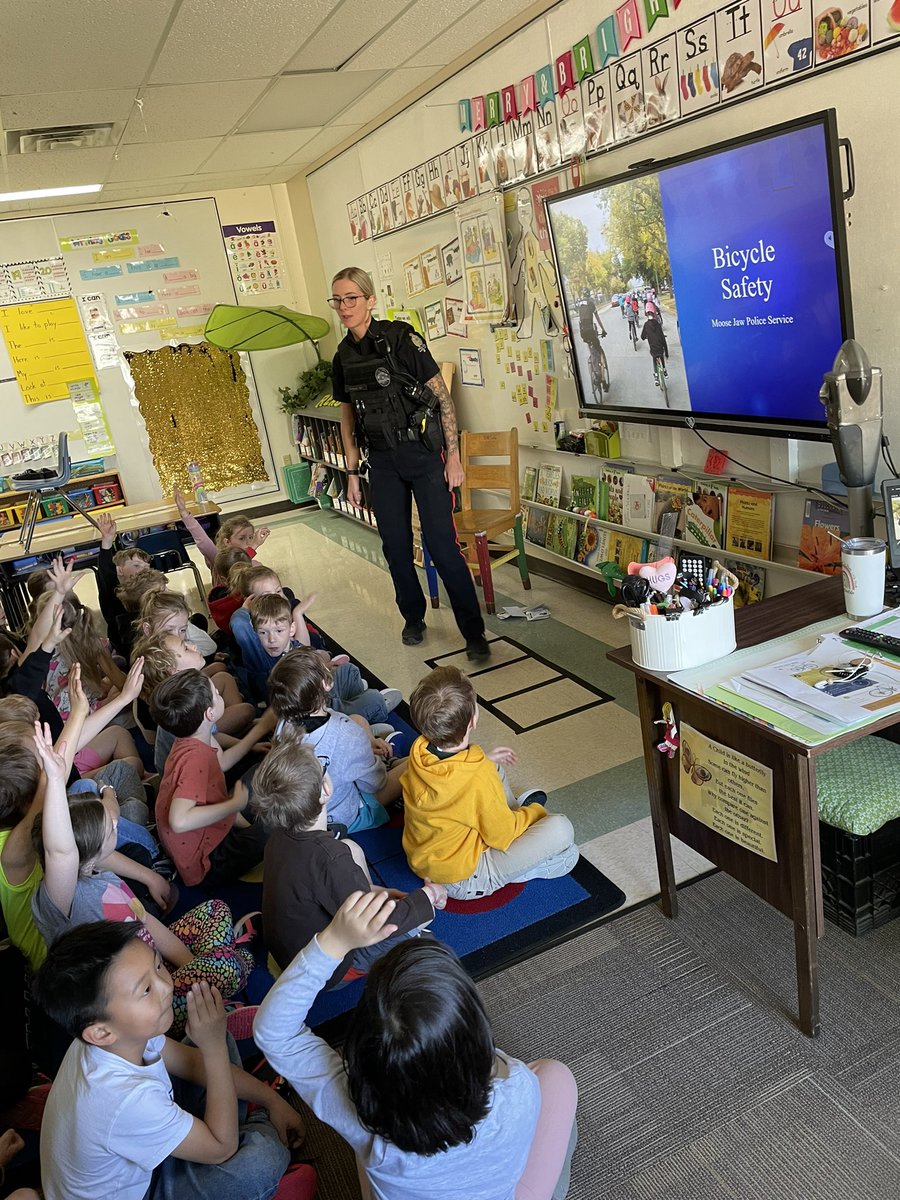 UbellAaron's tweet photo. @MJPolice @sunningdaleMJ @PrairieSouth Thank you for the lesson about bike safety. https://t.co/PEnuhBSzna