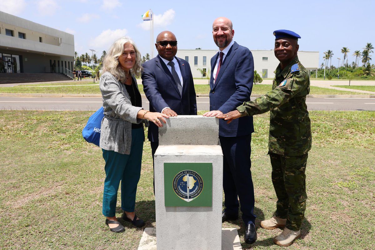 En visite à l’Académie internationale de lutte contre le terrorisme (#AILCT), un projet euro-africain en Côte d’Ivoire. L’UE se mobilise aux côtés des Ivoiriens pour plus de sécurité dans le pays et dans le Golfe de Guinée. La formation, l’entraînement et la recherche sont