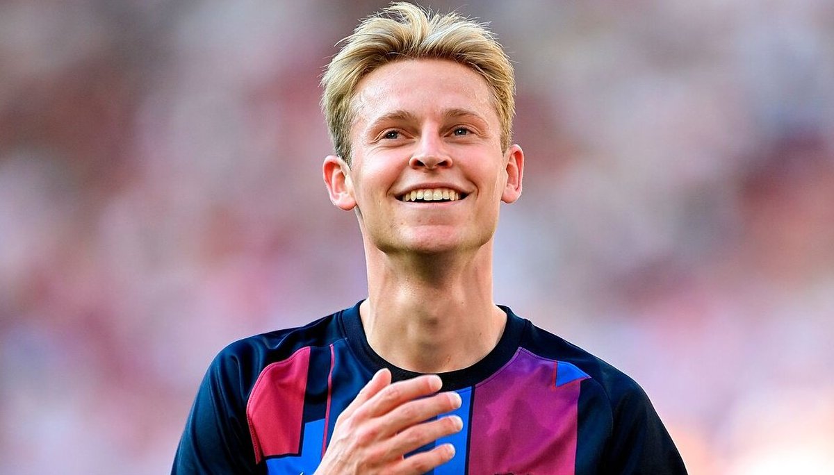 BayernGerman12's tweet image. Wie bereits berichtet, steht De #Jong auf Bayerns Liste der Mittelfeldspieler. #Barcelonas Mittelfeldspieler ist im Visier der #Bayern, und sie könnten einen Vorstoß wagen, wenn sie Geld kassieren und einen Mittelfeldspieler verkaufen. Sein Preis liegt bei rund €75-90 Millionen