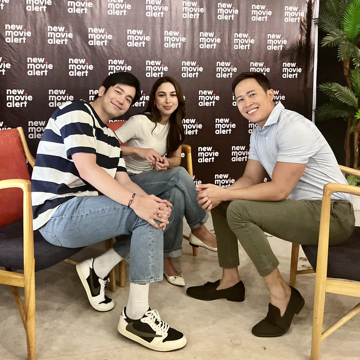 mjfelipe's tweet photo. Can you geniunely say 'I'm happy for you' to your ex? Joshua and Julia reunite for the recently-announced project 'Un/Happy for You'. 

I had so much fun hosting their NMA (New Movie Alert) and chatting with them right after for 'On Cue'.

LINK: https://t.co/8LjDsO6x0R https://t.co/zXwdDEWC58