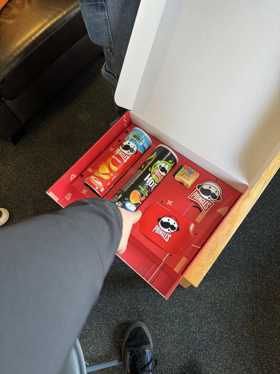 Nice lil treat courtesy of @Pringles_UK & @nse_gg, thank you very much :3 

#StayInTheGame