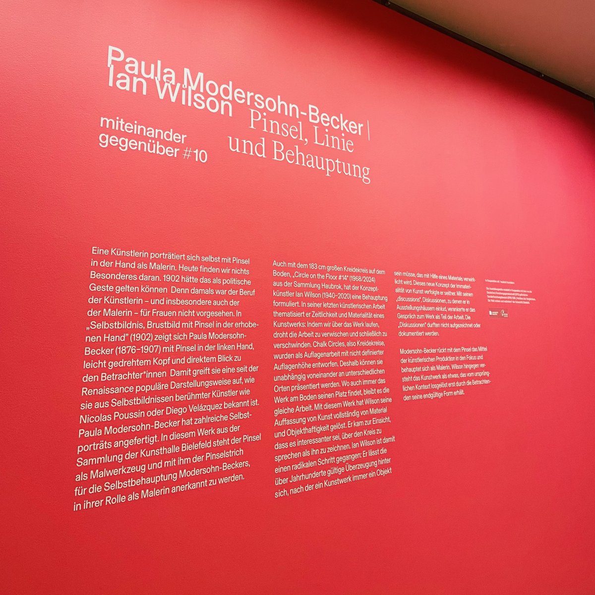 sfb_comparing's tweet photo. 🖌️#Throwback:
Was passiert, wenn sich Werke von #PaulaModersohnBecker und #IanWilson begegnen?
Um diese Frage ging es vergangene Woche in der #Kunstpause @KunsthalleBi im Rahmen der 10. Ausgabe Ausstellungsreihe "miteinander gegenüber".
@dfg_public #SFB1288
⬇️Ein paar Eindrücke: https://t.co/dLdN1yUu2o