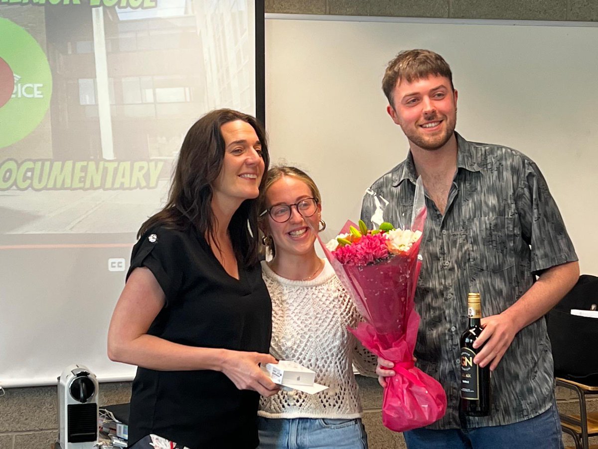 An emotional last class after an amazing four years with the <a href="/journalismatUL/">UL Journalism</a> class of 2024 watching <a href="/RealDanielRyan/">Daniel Ryan</a> s  documentary telling the story of this years <a href="/LimerickVoice/">Limerick Voice</a> newspaper, out on YouTube this Friday 🙌🏻💚