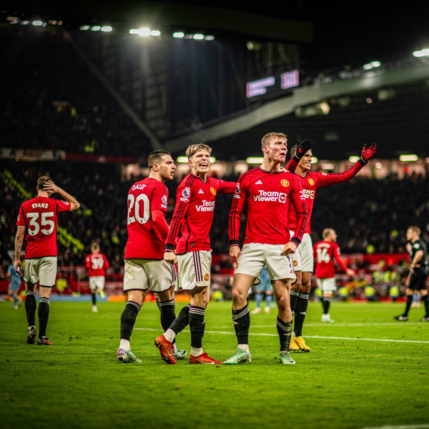 United Extra on X OFFICIAL We ll be streaming Manchester United vs Sheffield LIVE HD for free exactly 10 minutes before kickoff. Turn on notifications to get the link when we post