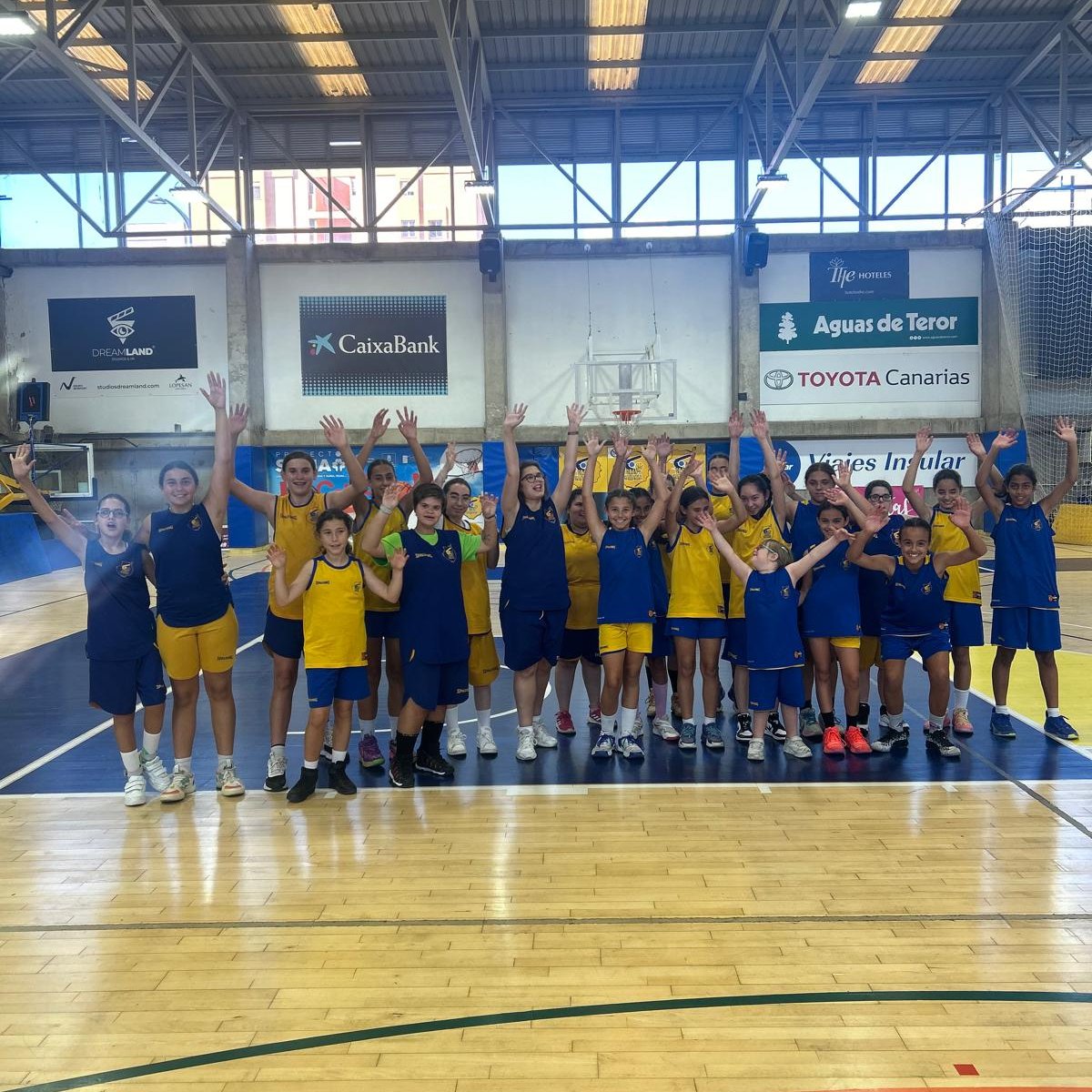 GranCanariaCB's tweet photo. 📝 NOTICIA | Jornada de empoderamiento en el Proyecto Suma.

▪ Las jugadoras del Proyecto Suma vivieron una jornada especial con las chicas del minibasket femenino del club.

👀 https://t.co/YUCsfCquvX https://t.co/bGab0Ys2mL