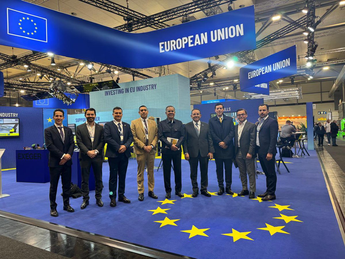 Miguel_AMtzM's tweet photo. Junto a la comitiva de @canacarmexico que me acompaña, hice un recorrido por el piso de exhibiciones de la @hannover_messe 🇩🇪 para conocer a fondo las nuevas tecnologías y tendencias en la industria mundial y que seguramente replicaremos en nuestro país 🇲🇽 y en el #autotransporte de carga, el cual debe estar a la vanguardia para continuar siendo competitivo en apego a las nuevas tendencias globales.

# #tecnología #HannoverMesse2024