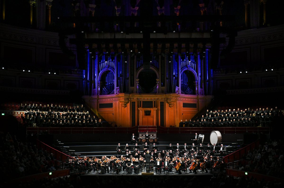 royalphilorch tweet picture