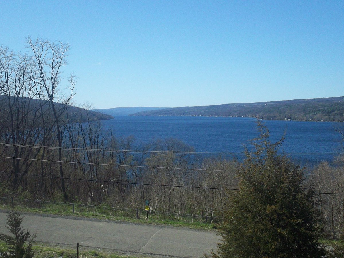 Would you believe this gorgeous vista is a typical April day in New York?
Can you name the lake?