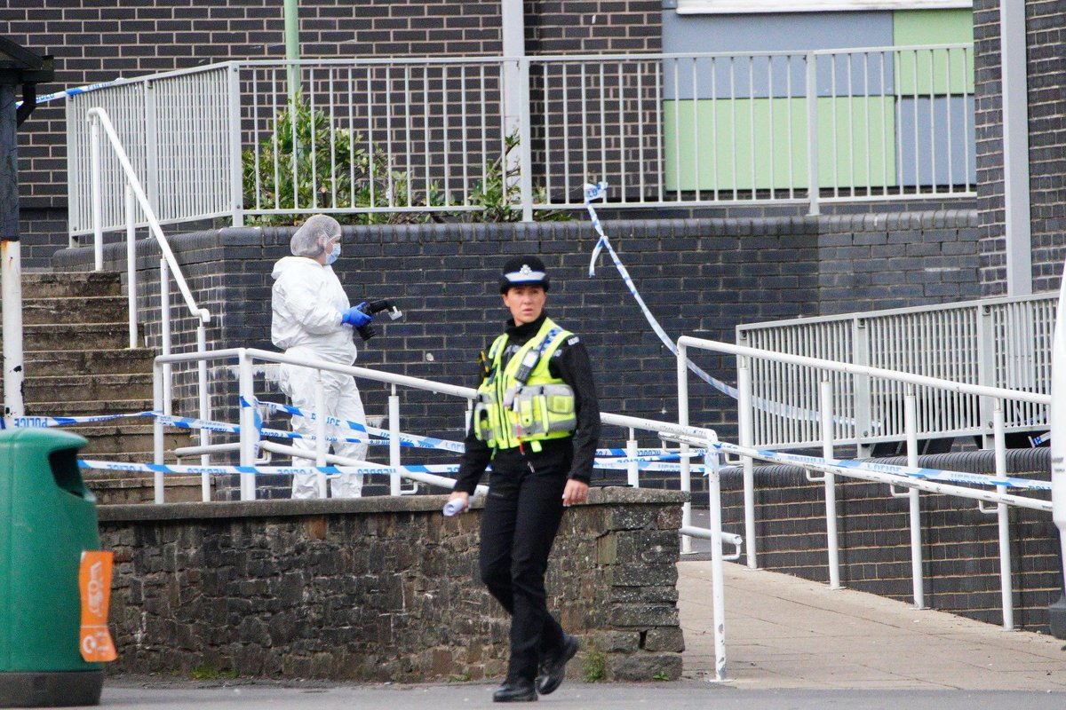northwaleslive's tweet photo. Two teachers and pupil stabbed at Welsh school as girl, 15 arrested https://t.co/6gUk61r2cE https://t.co/rJtOPEE0Di