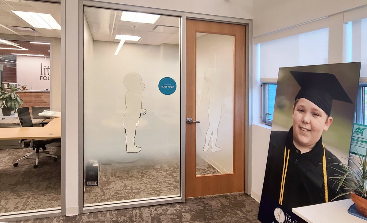 MetWestLA's tweet photo. Our gradients are custom printed for each individual space - which means its simple to add your own design flair or branding element, whether that's a logo, pattern or imagery. https://t.co/8MvaZbRBiA