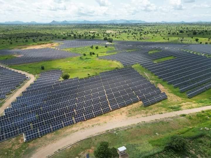 gampsonfranck's tweet photo. La centrale solaire photovoltaïque de Maroua Gayak 🤩

📍 Gayak à 10km de centre ville
#Cameroun #Cameroon #Kamerun 

#oiab https://t.co/gFyUvCN2Rg