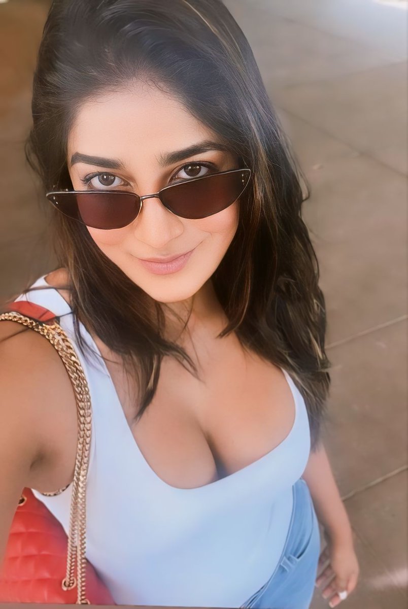 AAtwtss's tweet photo. A woman with a big heart is God's gift. 

DIMPLE HAYATI 🥵🔥 https://t.co/O8NVFlItIq