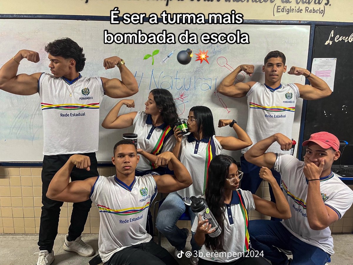 foraacademia's tweet image. carai o ensino médio de hj em dia ta diferente